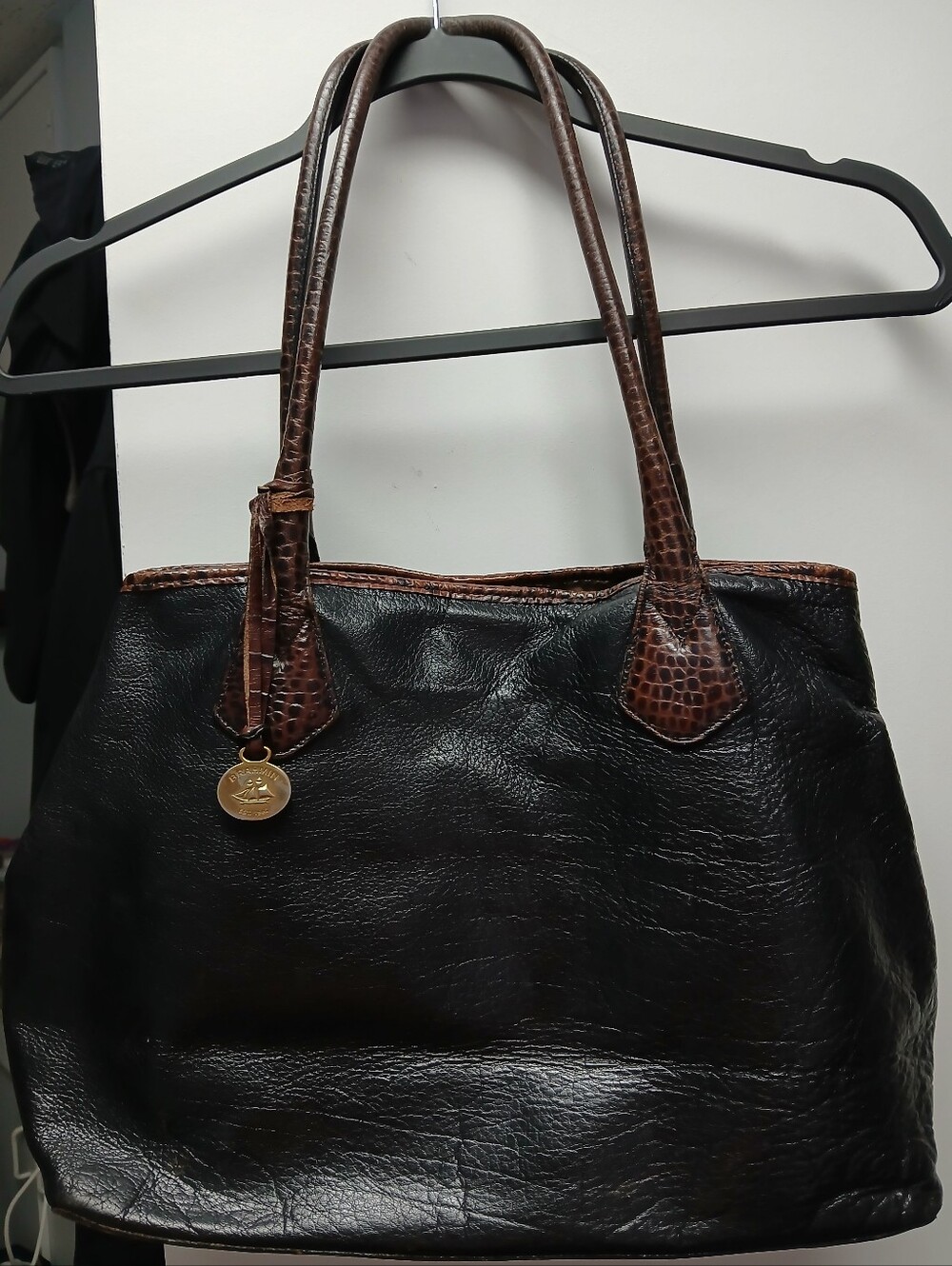 BRAHMIN Women’s Black Leather Shoulder Bag with Brown Croc-Texture Handles